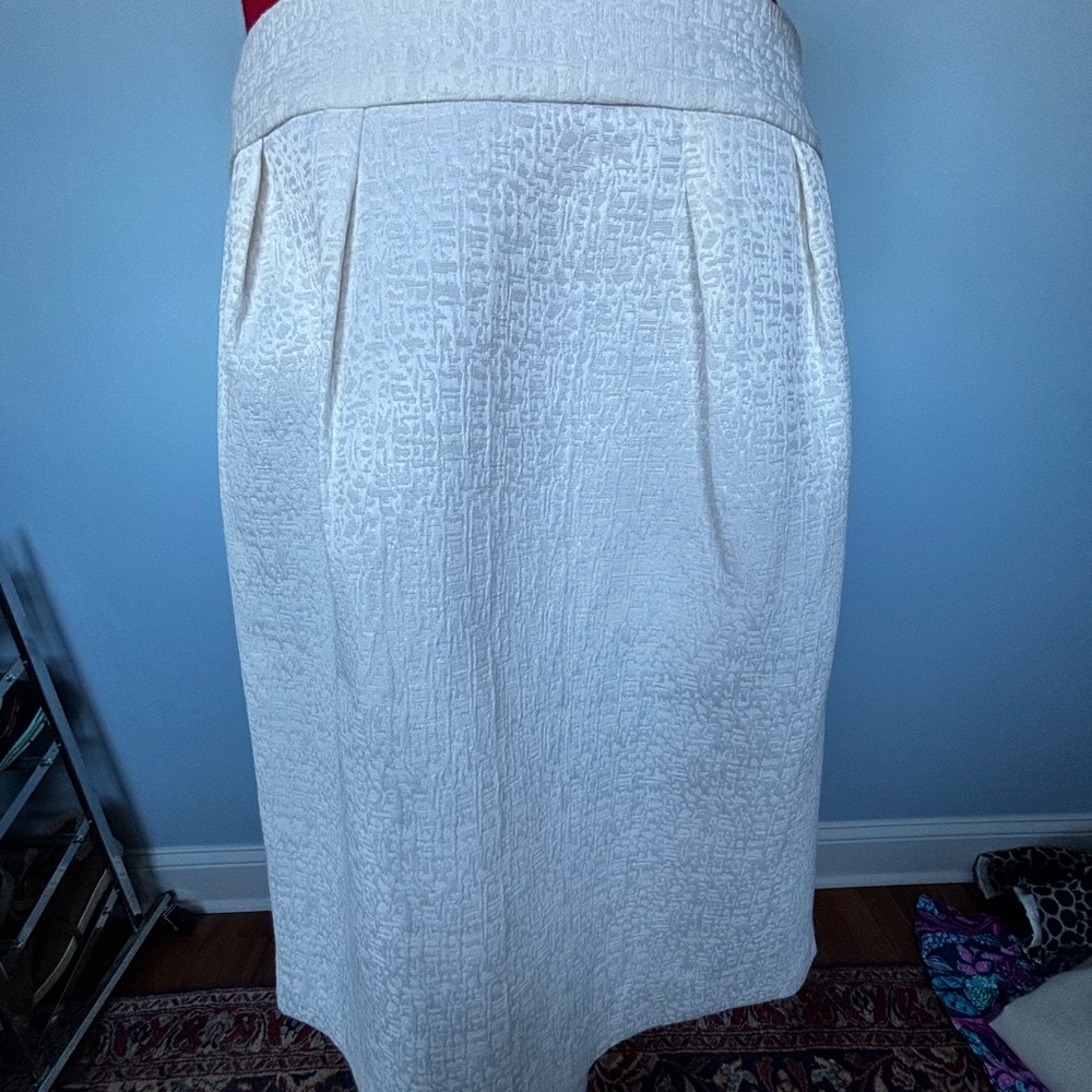 Banana Republic White Textured Pencil Skirt New With Tags! Stunning skirt! Sz 10